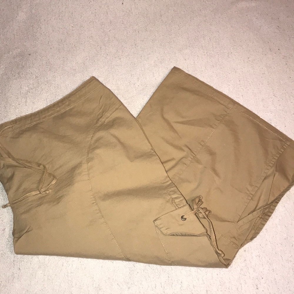 Women’s lightweight capris